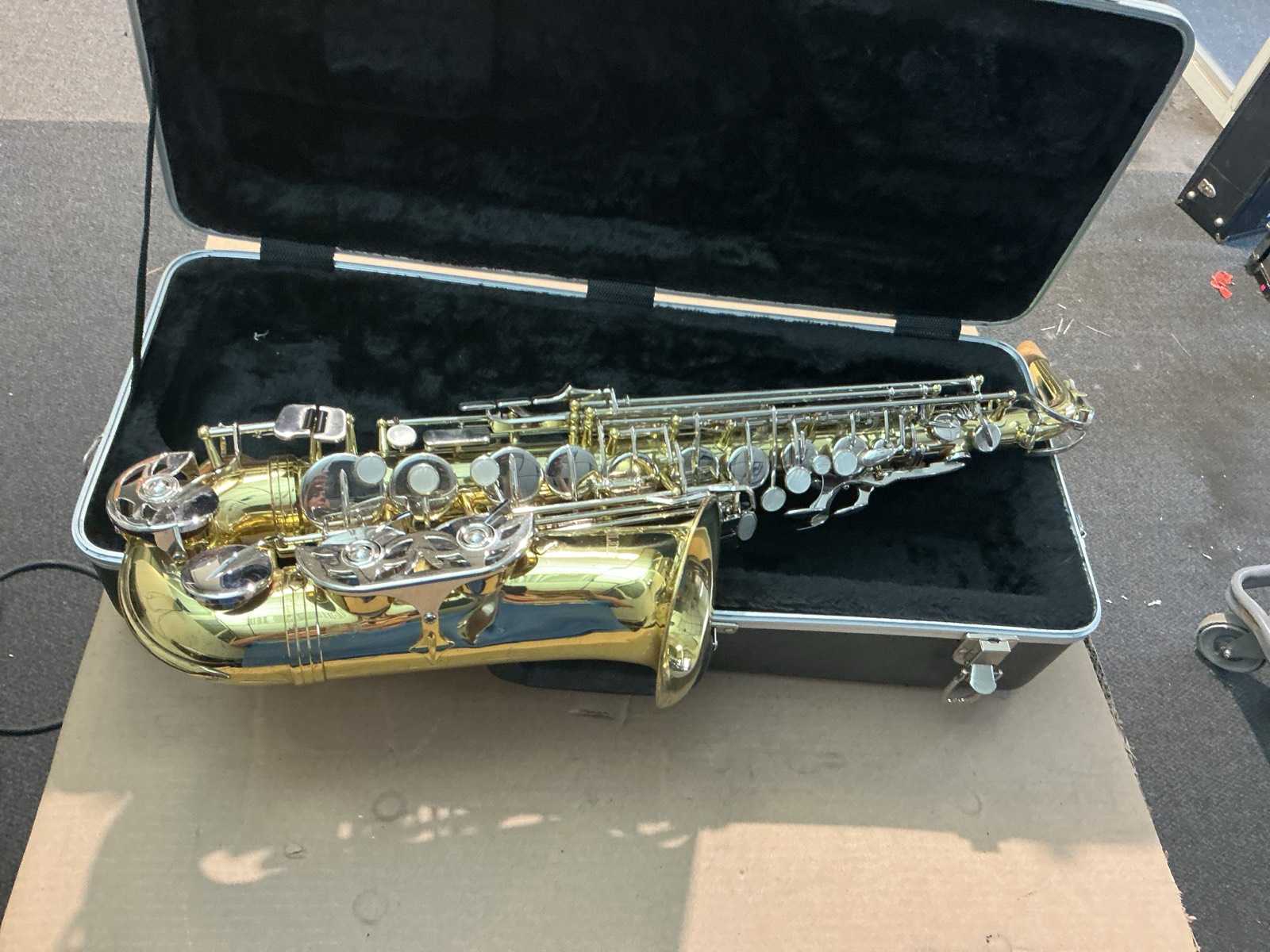 OLDS NA62MN Saxofoon