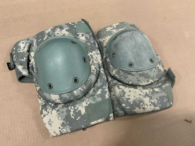 Knee pad set
