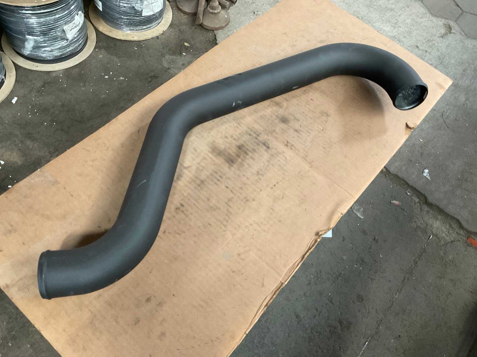 Metallic tube bent (5x)