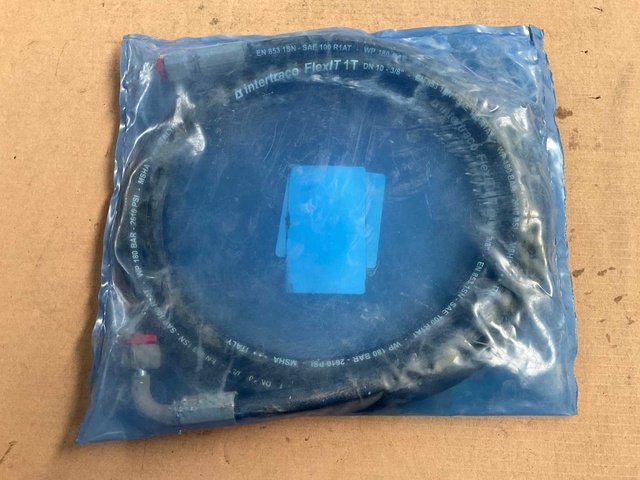 Nonmettalic hose assembly (4x)