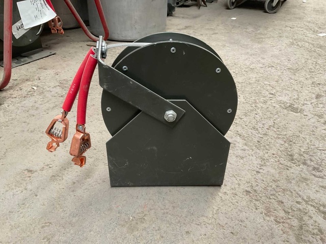 Cable retractor