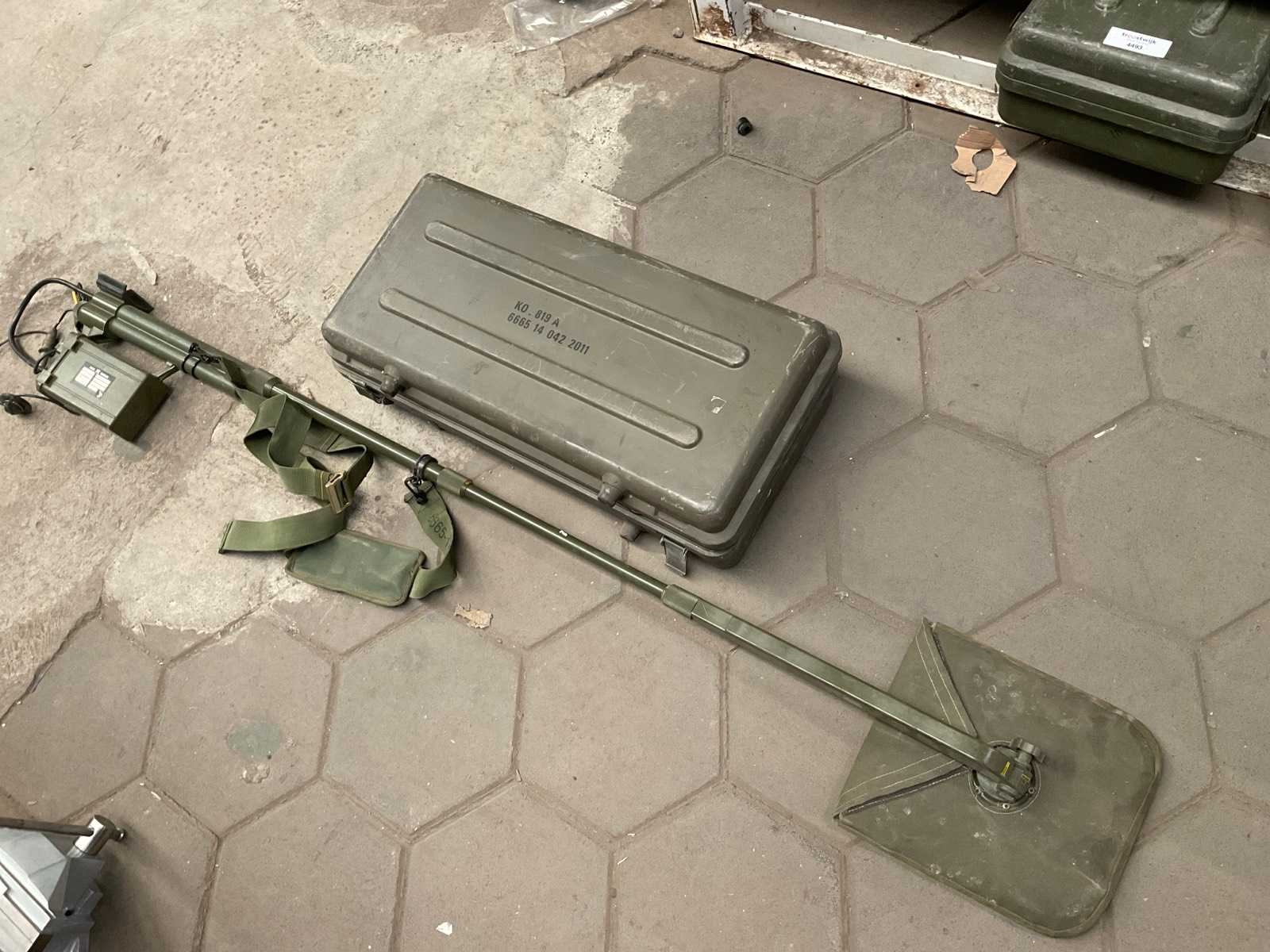Mine detector