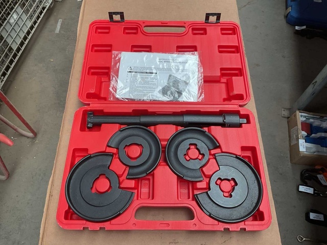 Coil spring compressor