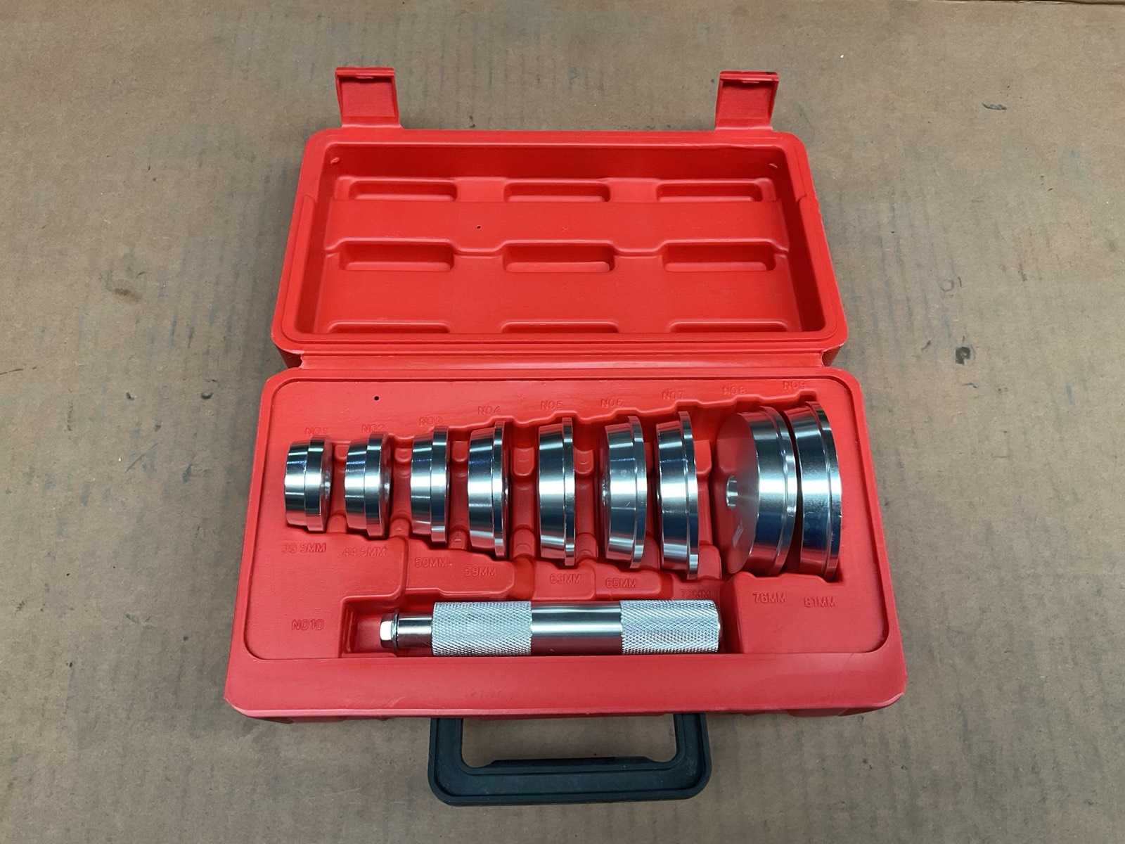 Bearing race and seal drive set