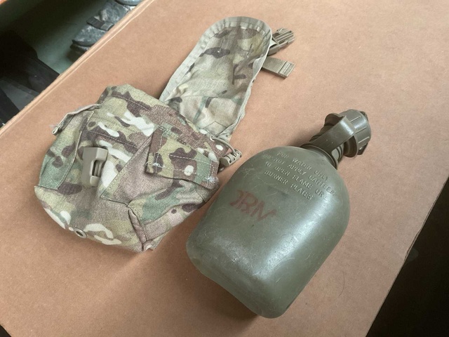 Water bottle with pouch (4x)