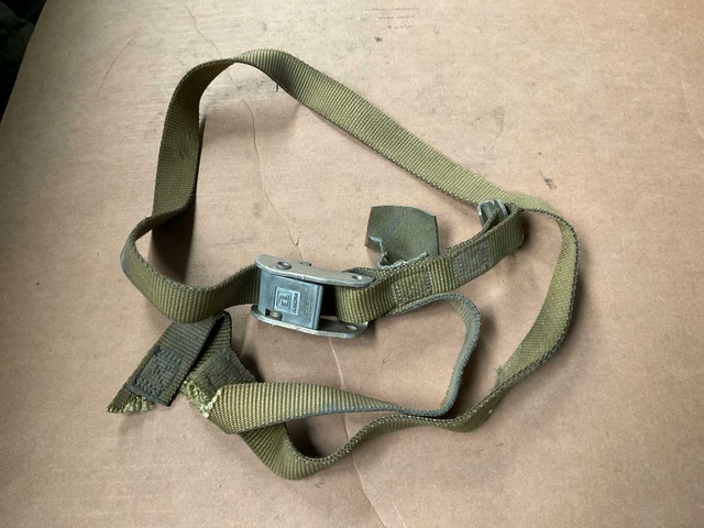 Webbing strap (2x)