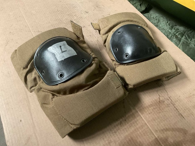 Knee pad set