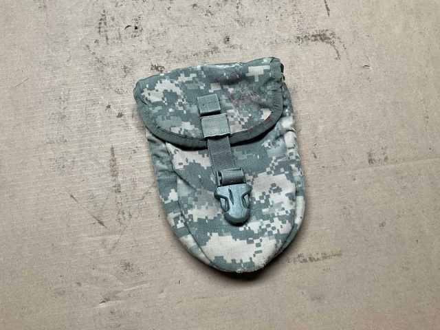 Intrenching tool carrier (95x)
