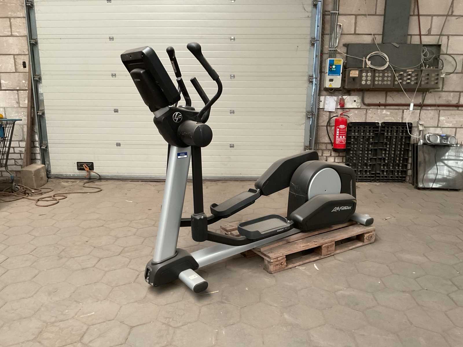 Life Fitness INX Crosstrainer