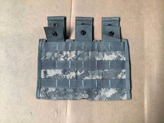 Three magazine pouch UCP (10x)