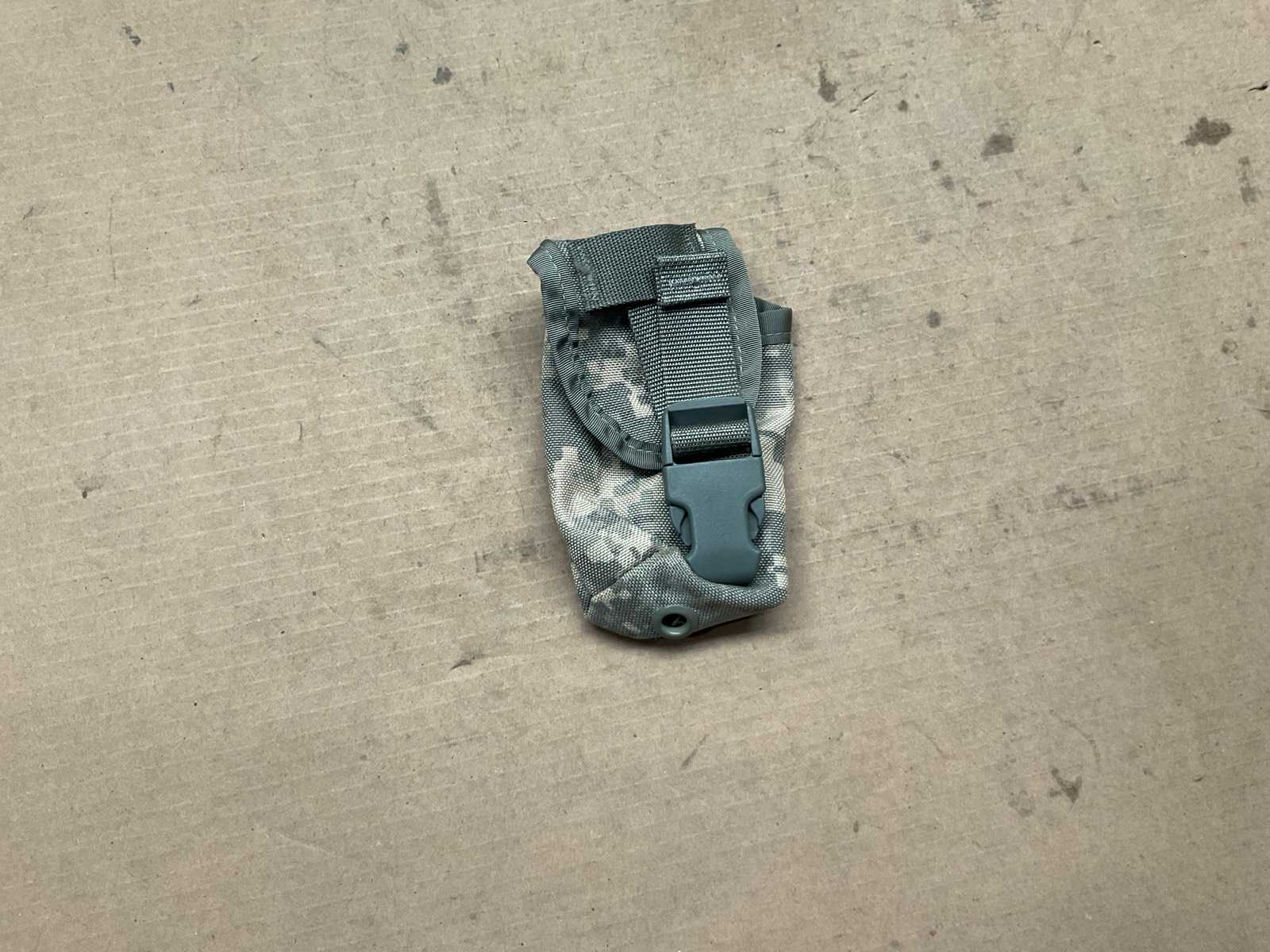 Flash bang grenade pouch UCP (44x)