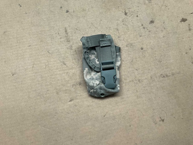 Flash bang grenade pouch UCP (69x)
