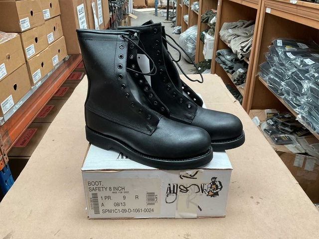 Addison Size; 8W Safety boot
