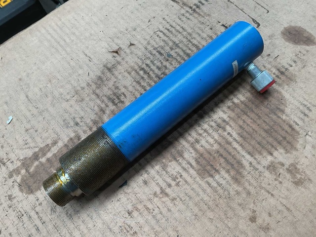 Hydraulic Cylinder (3x)