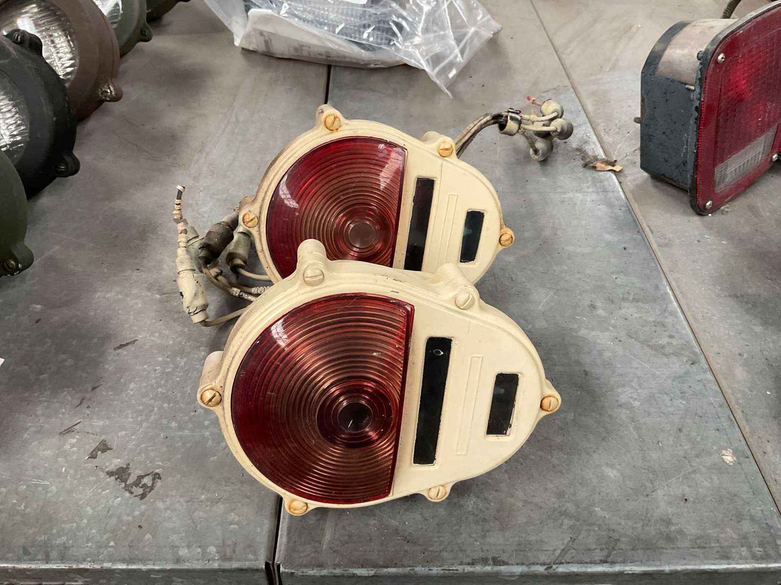 Military taillight (2x)