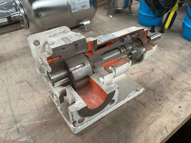 Stork Doorsnede Pompunit