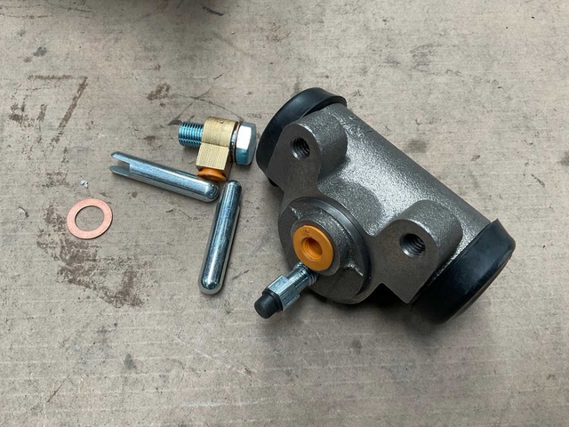 Hydraulic cylinder assembly (3x)