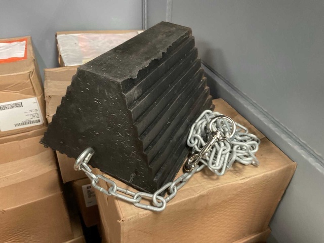 Rubberen wheel chock (33x)