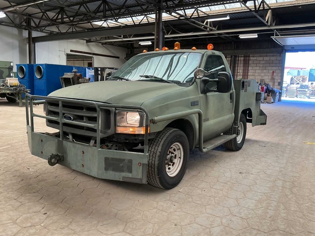 Ford - F350 Super Duty v8 - Army Vehicles - 2001
