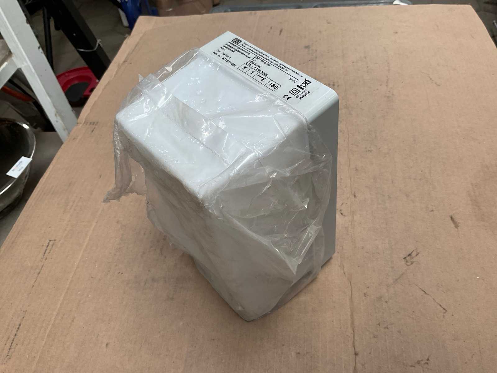 Electric lighting fixture (5x)