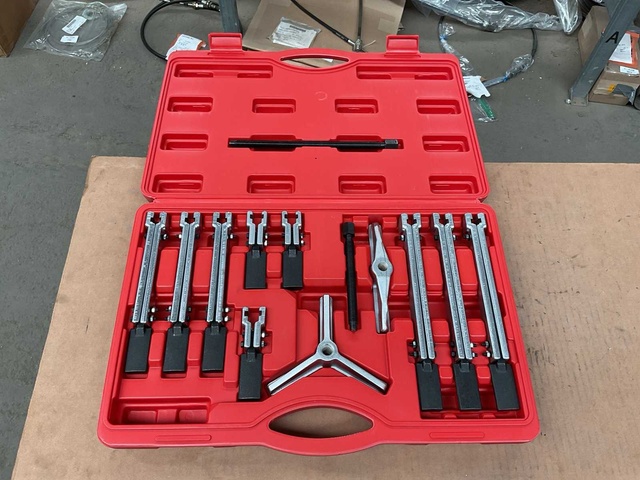 Universal puller set