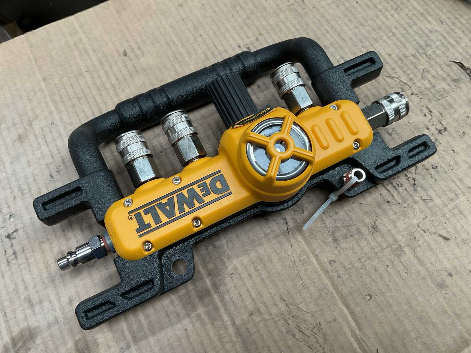 DeWalt D55040 Quadraport Air Line Splitter