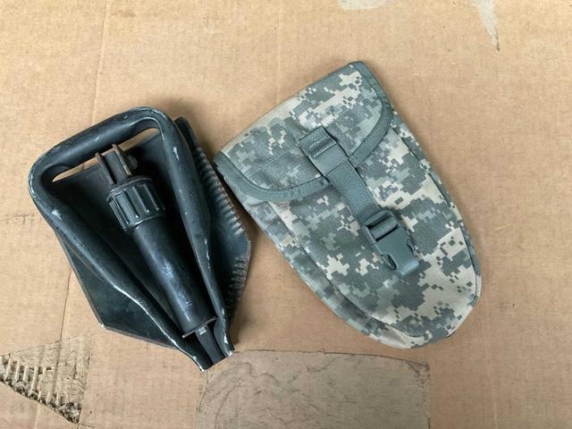 Entrencing tool in pouch UCP (2x)