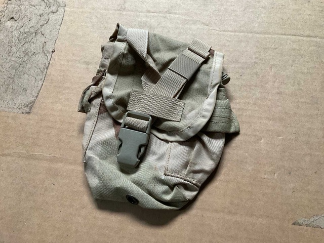 Water canteen pouch (2x)