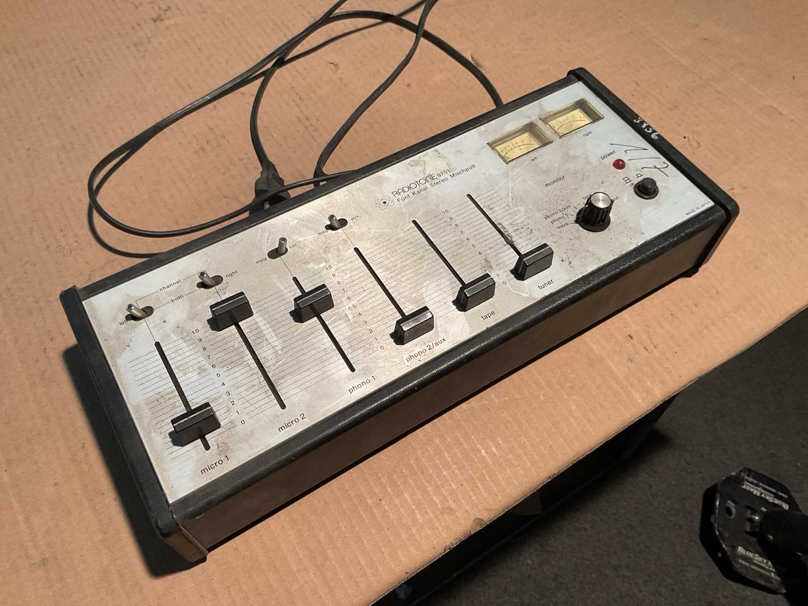 Radiotone 9701 Analoog Stereo-Mengpaneel