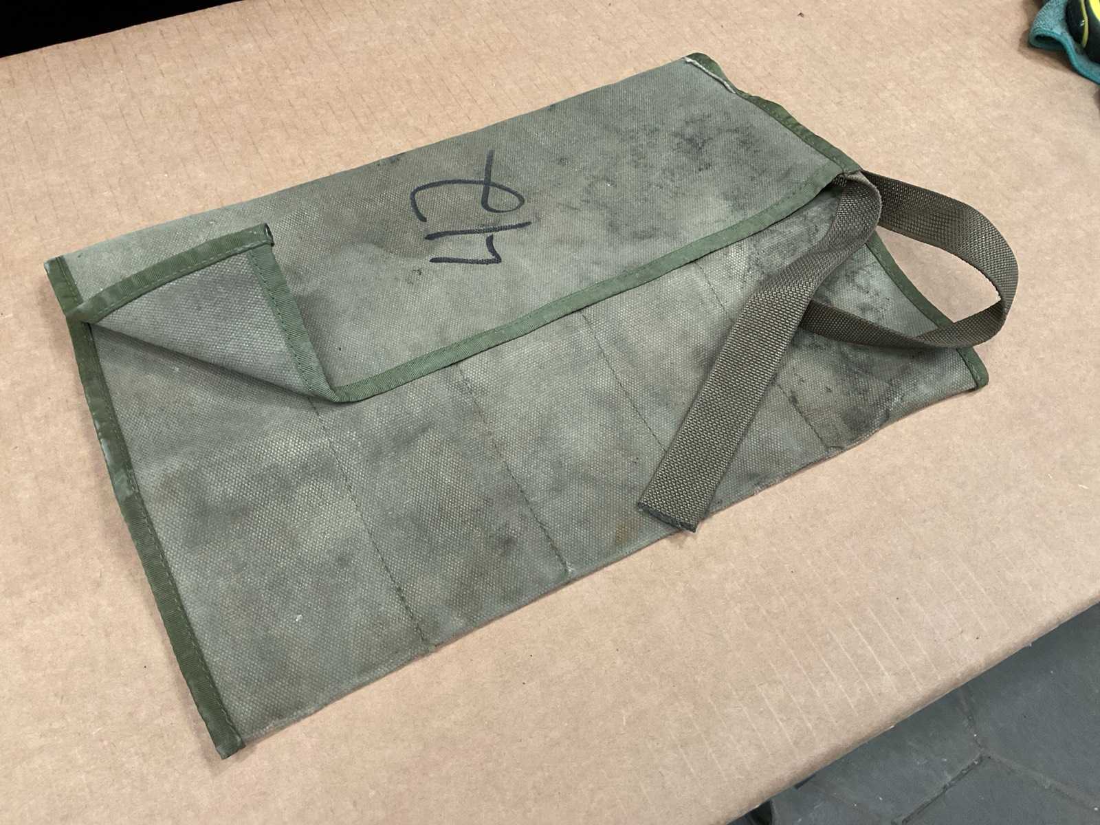 Tools roll (2x)