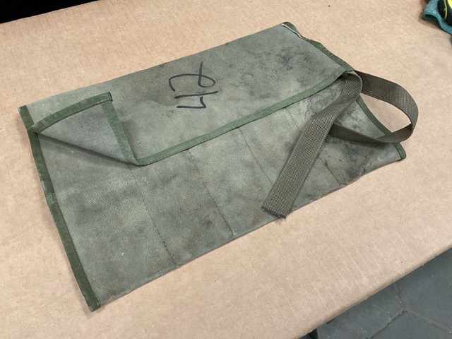 Tools roll (2x)