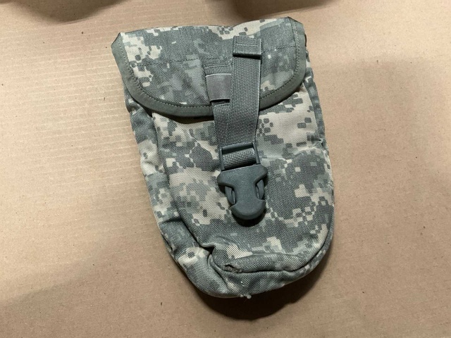 Intrenching tool carrier (22x)