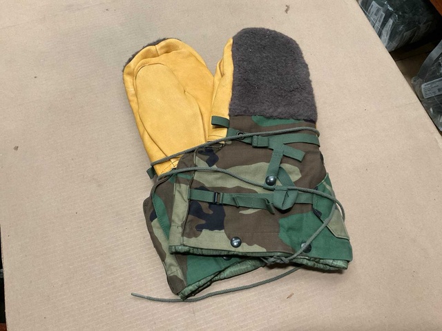 Extreme cold weather mitten set