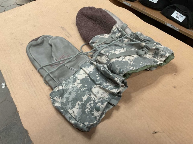 Extreme cold weather mitten set