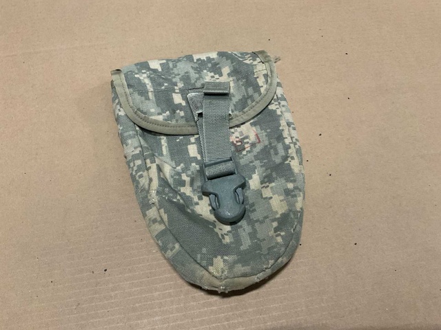 Intrenching tool carrier (8x)