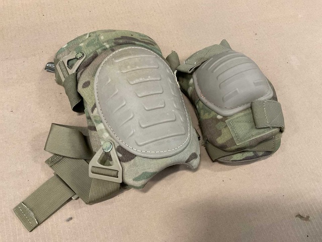 Knee and elbow pad set