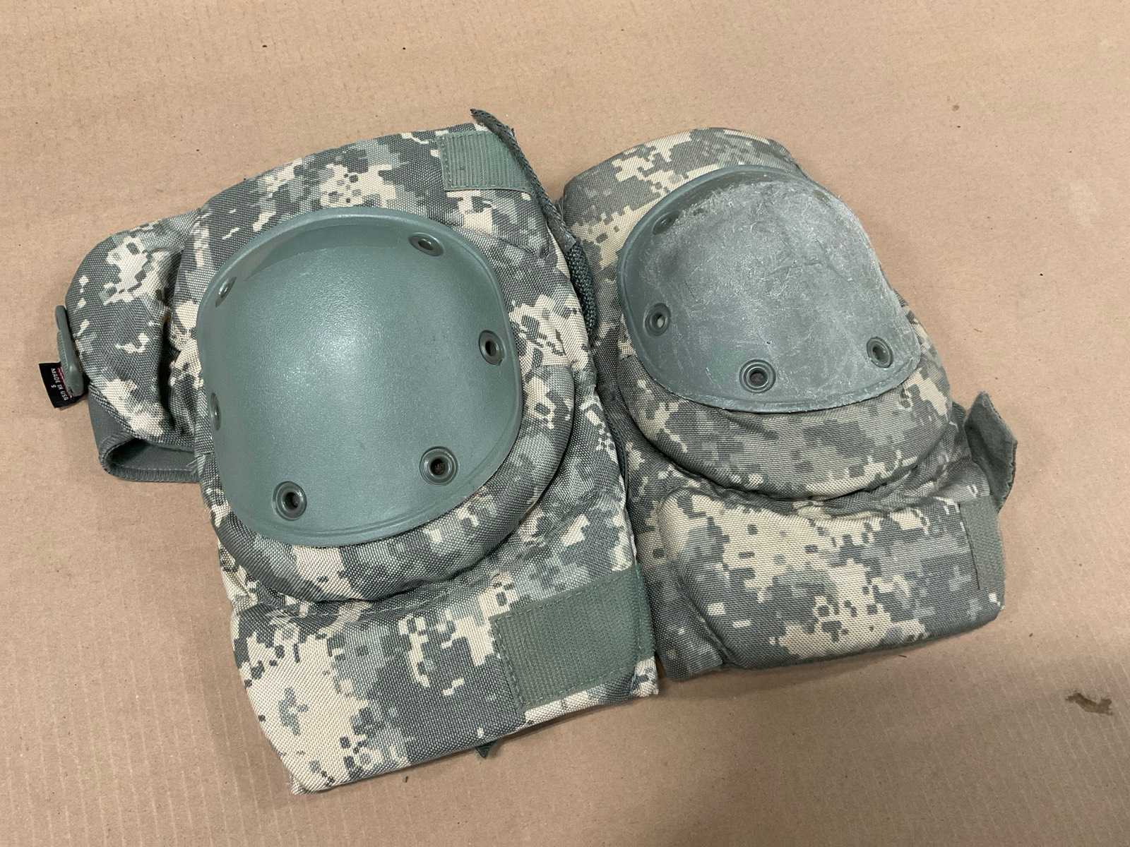 Knee pad set