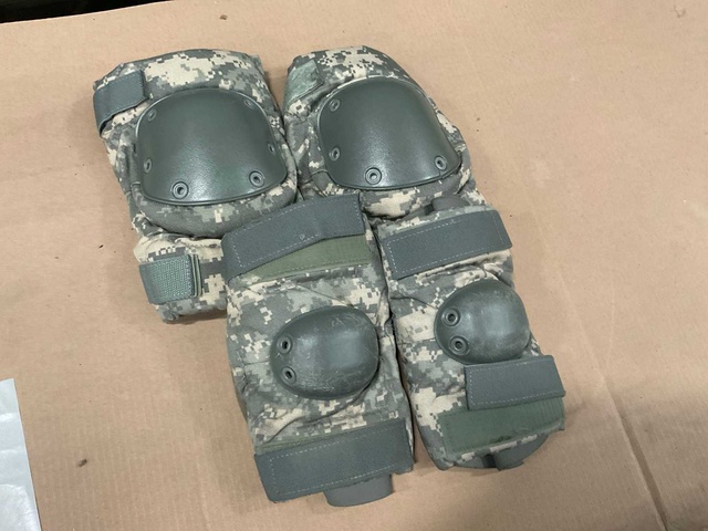 Knee and elbow pad set