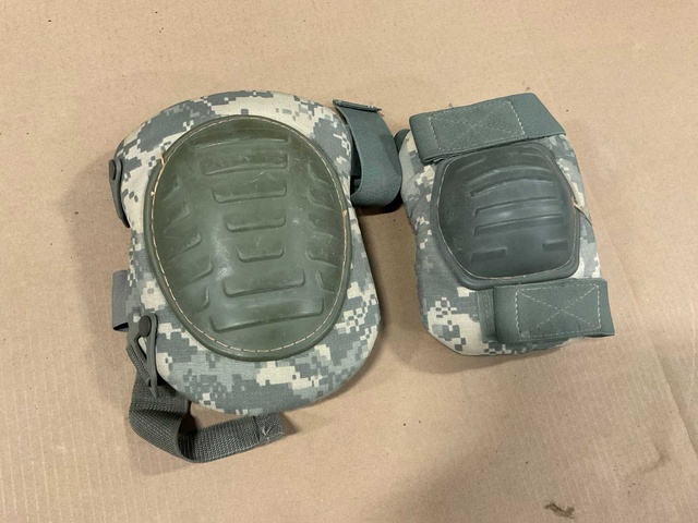 Knee and elbow pad set