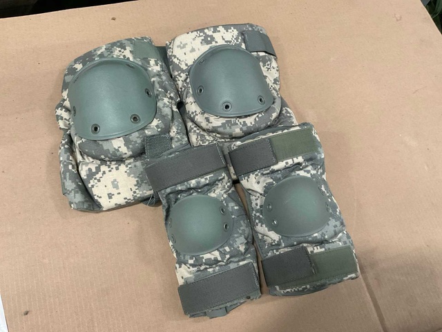 Knee and elbow pad set