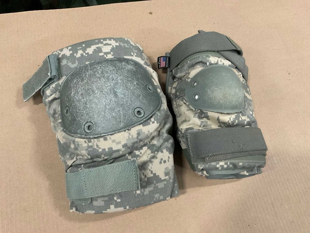 Knee and elbow pad set