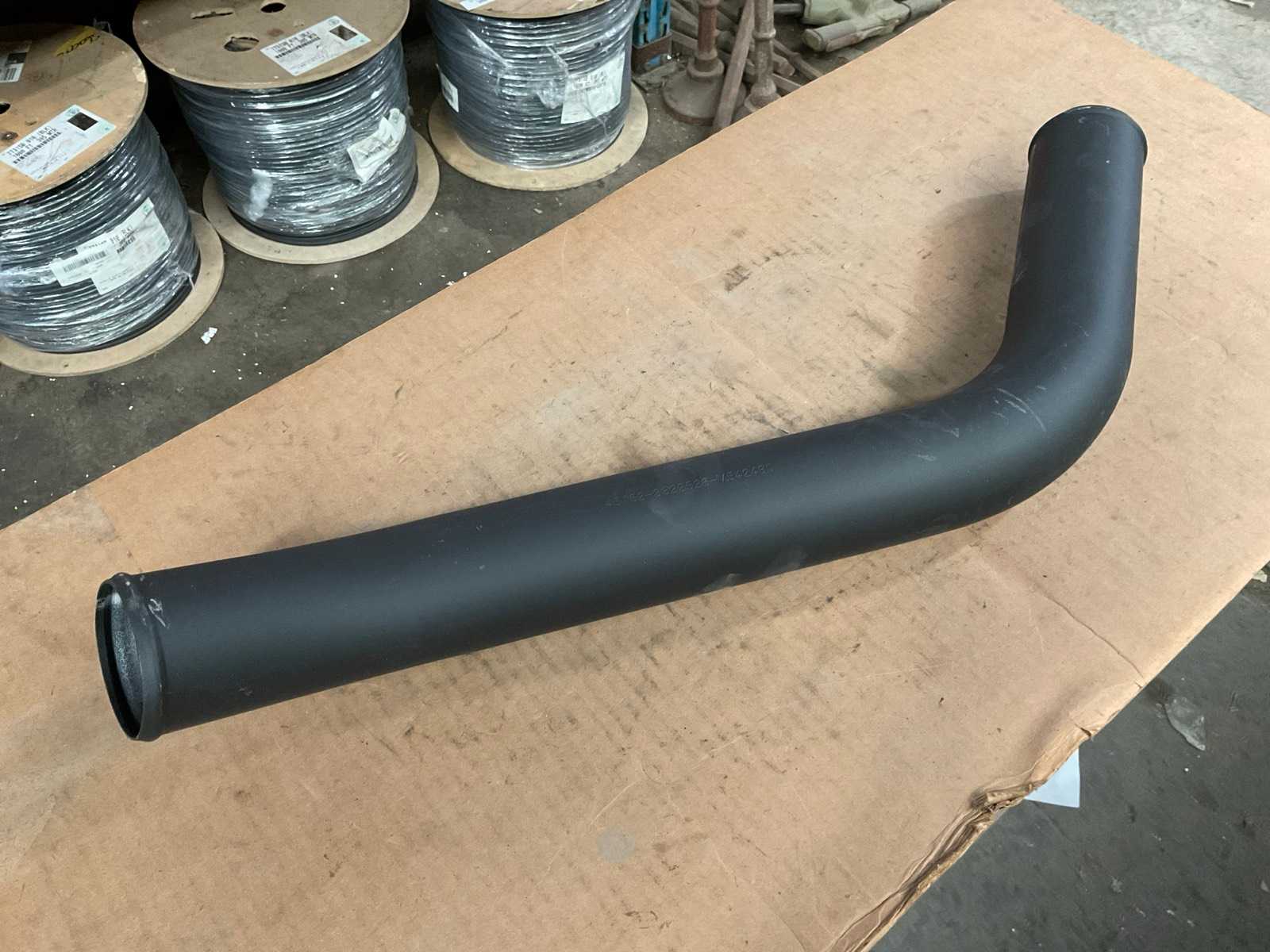 Metallic tube bent (4x)