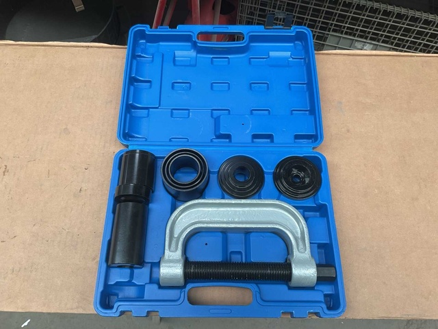 Heavy duty ball joint press remover/installer