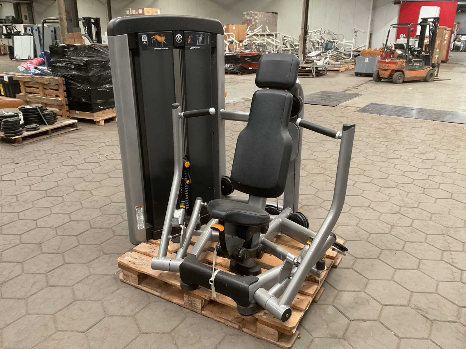 Life Fitness Chest Press