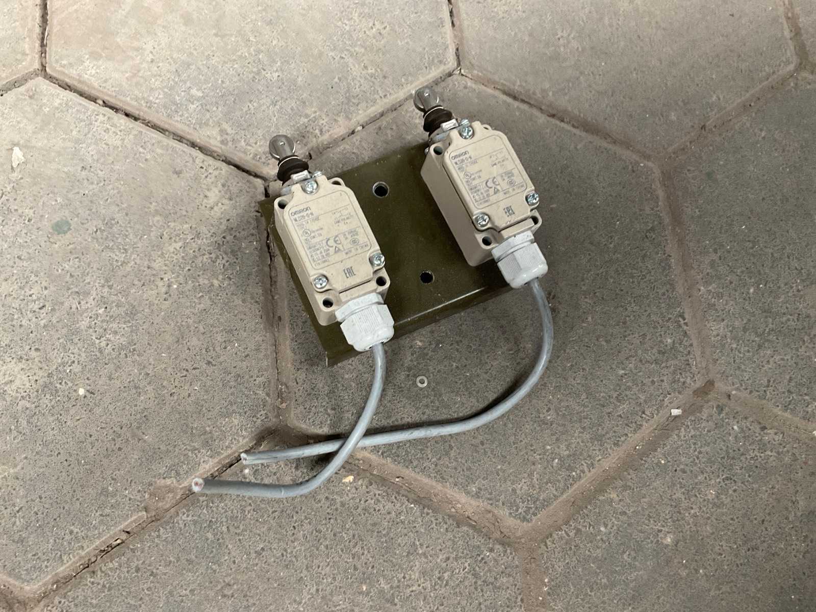 Omron Safety limit switch