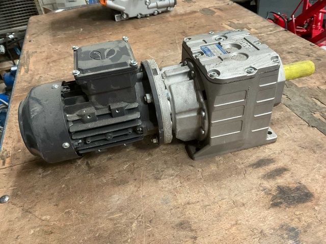 Varvel / Overveldtechniek FRD23/H1 / 4P.ST063A Elektromotor incl. Tandwielkast