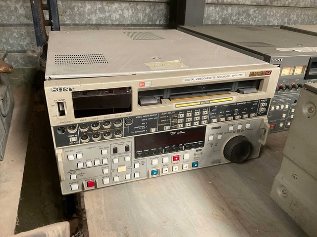 Sony DNW-75P Videocassette recorder
