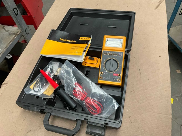 Fluke 27 Multimeter