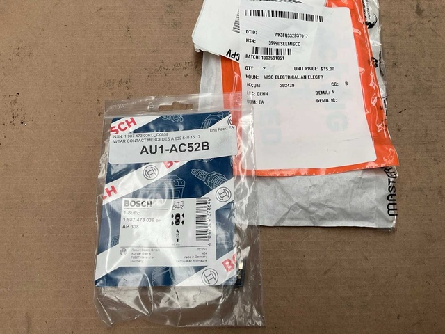 Mercedes AU1-AC52B Wear contact (8x)