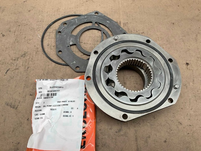 International Oil pump assembly (2x)